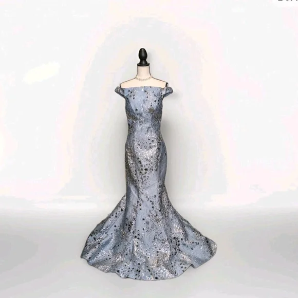 Sparkling off-the-shoulder seamed mermaid gown designed by Mac Duggal - Picture 5 of 14